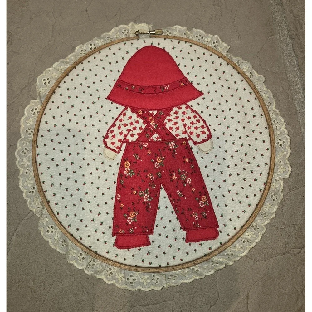 SET VINTAGE SUNBONNET SUE & OVERALL BILL Wall Art Hangings Embroidery Wood Hoops